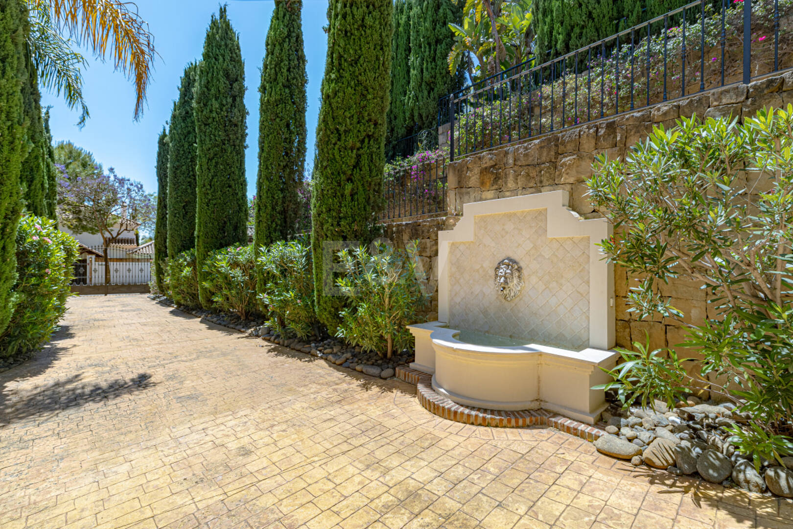 Luxurious Timeless Residence with Panoramic Sea Views in Los Flamingos