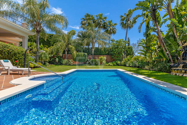 Luxurious Timeless Residence with Panoramic Sea Views in Los Flamingos