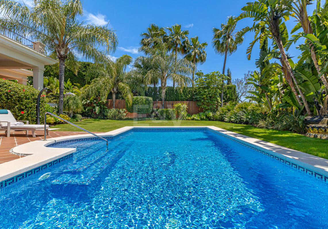 Luxurious Timeless Residence with Panoramic Sea Views in Los Flamingos