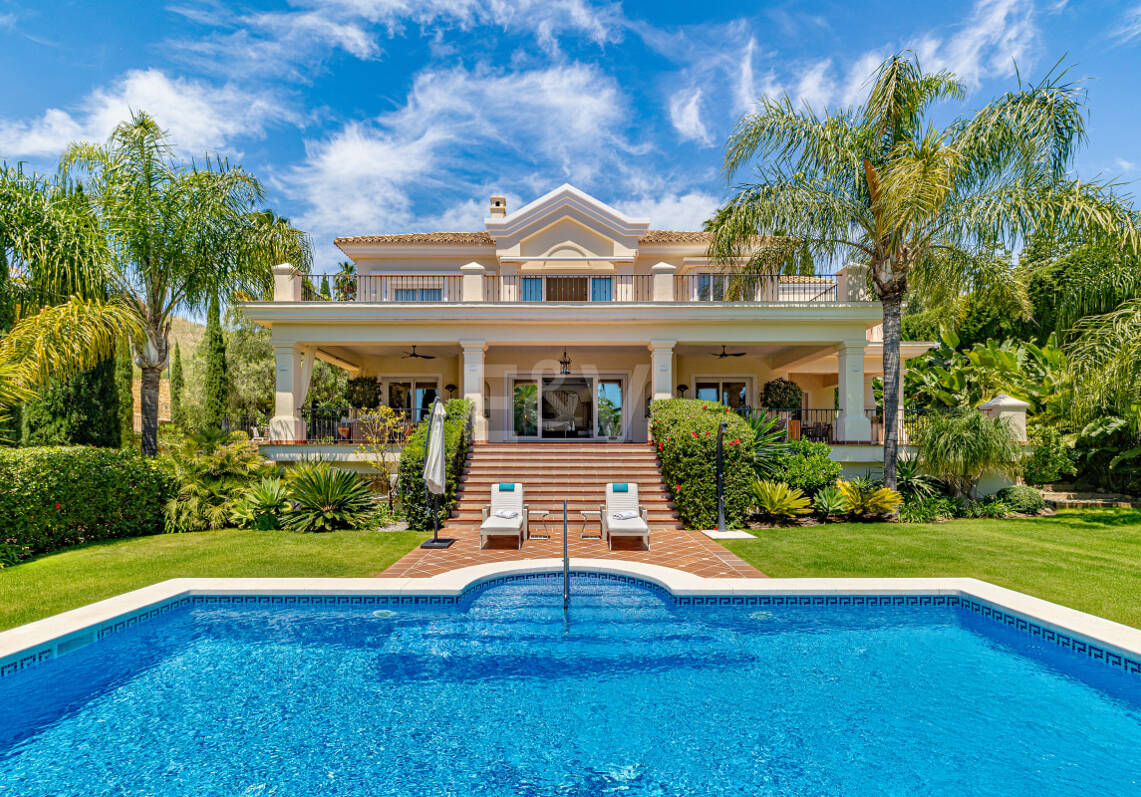 Luxurious Timeless Residence with Panoramic Sea Views in Los Flamingos
