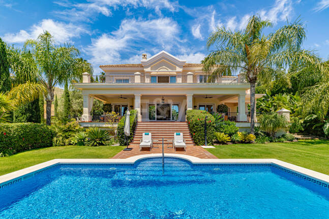 Luxurious Timeless Residence with Panoramic Sea Views in Los Flamingos