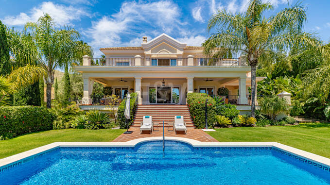 Luxurious Timeless Residence with Panoramic Sea Views in Los Flamingos