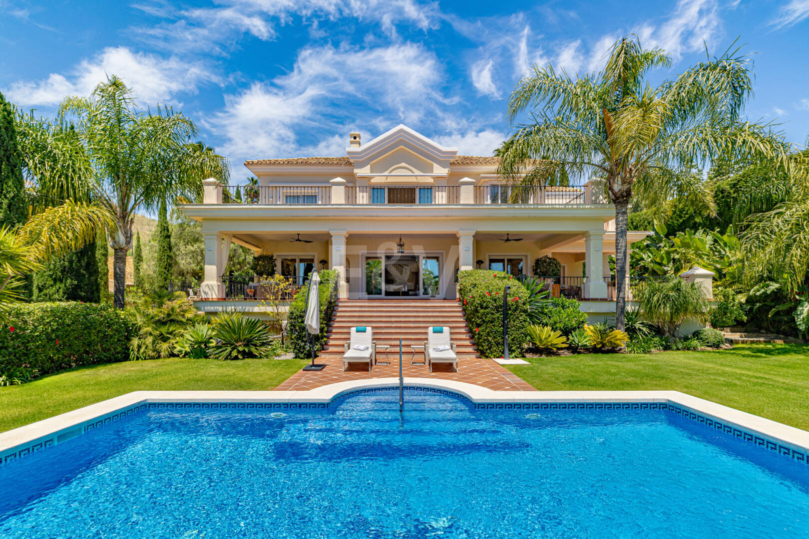 Luxurious Timeless Residence with Panoramic Sea Views in Los Flamingos