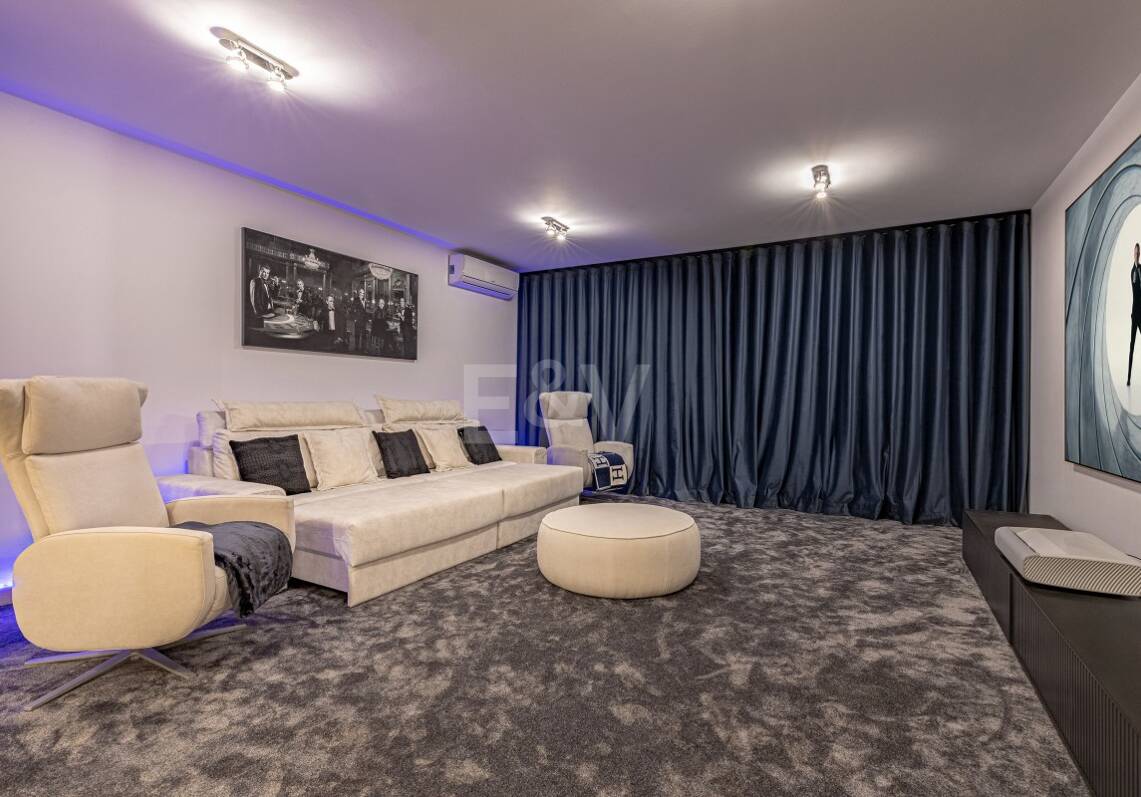 Luxurious Timeless Residence with Panoramic Sea Views in Los Flamingos