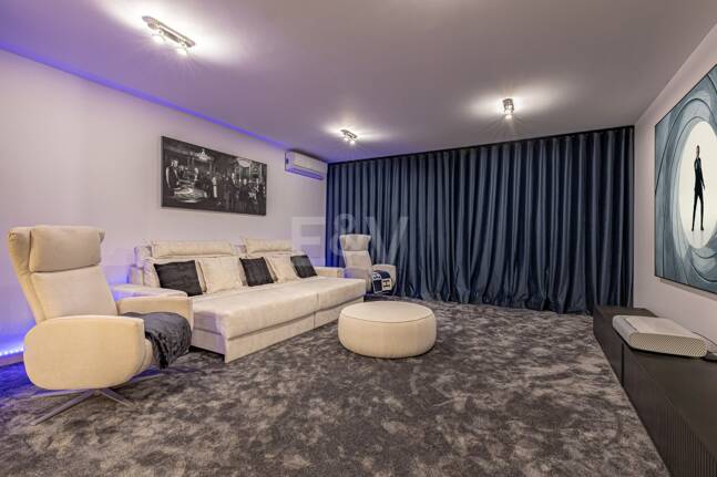 Luxurious Timeless Residence with Panoramic Sea Views in Los Flamingos