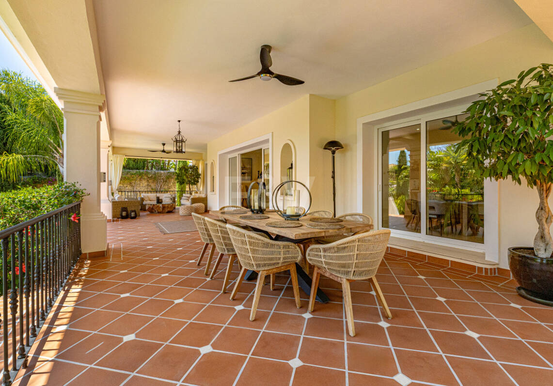 Luxurious Timeless Residence with Panoramic Sea Views in Los Flamingos