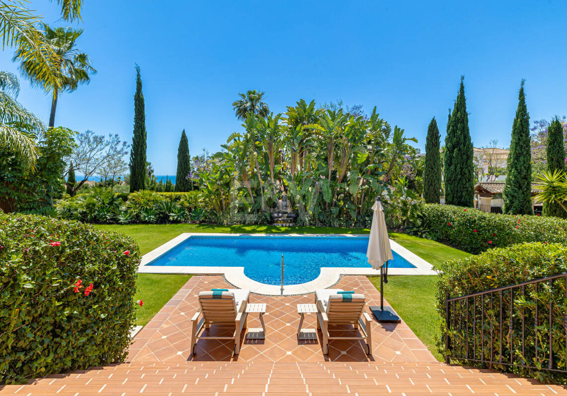 Luxurious Timeless Residence with Panoramic Sea Views in Los Flamingos