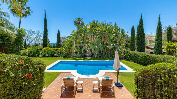 Luxurious Timeless Residence with Panoramic Sea Views in Los Flamingos