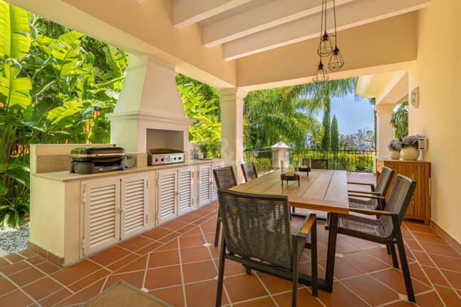 Luxurious Timeless Residence with Panoramic Sea Views in Los Flamingos