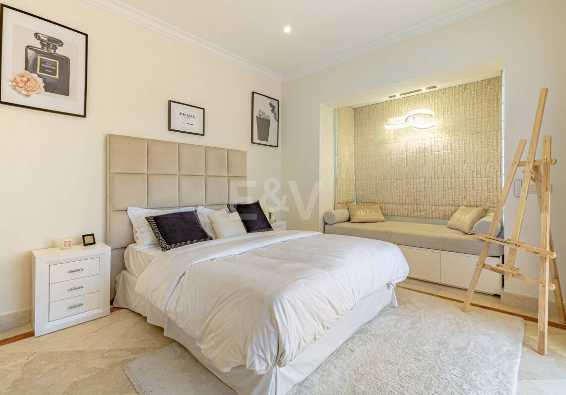 Luxurious Timeless Residence with Panoramic Sea Views in Los Flamingos
