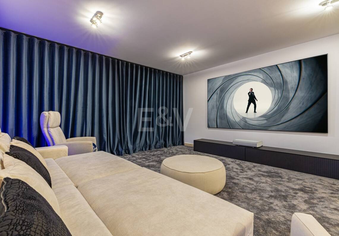 Luxurious Timeless Residence with Panoramic Sea Views in Los Flamingos