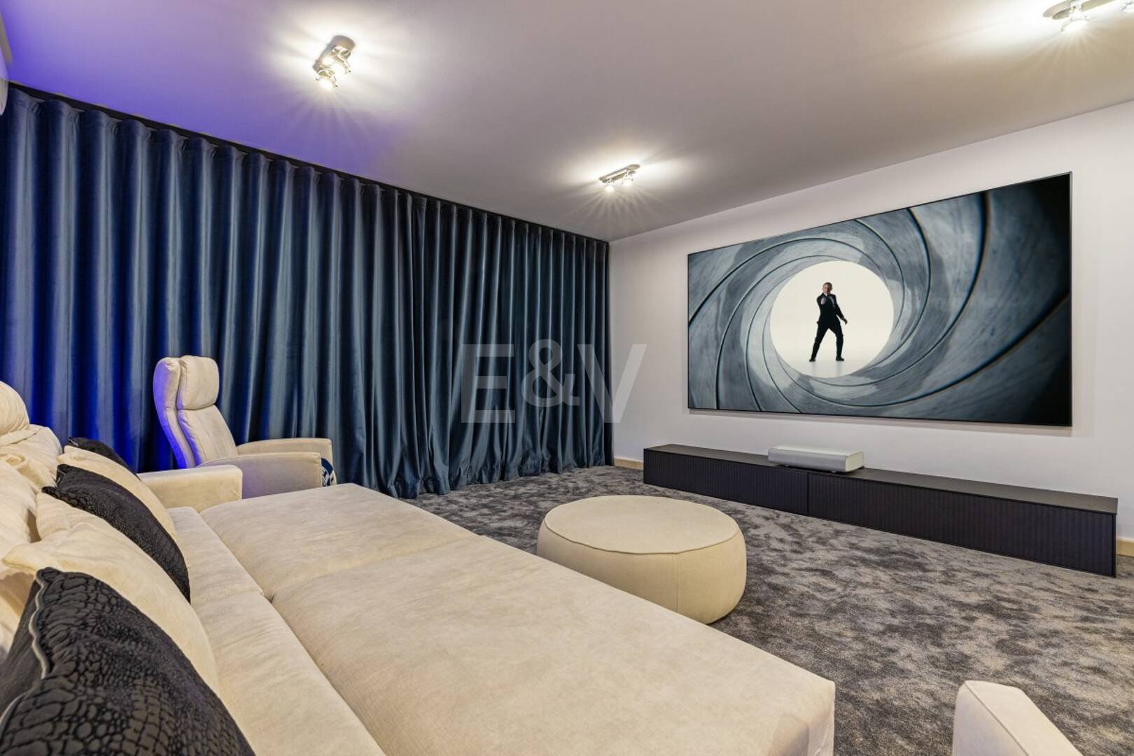 Luxurious Timeless Residence with Panoramic Sea Views in Los Flamingos
