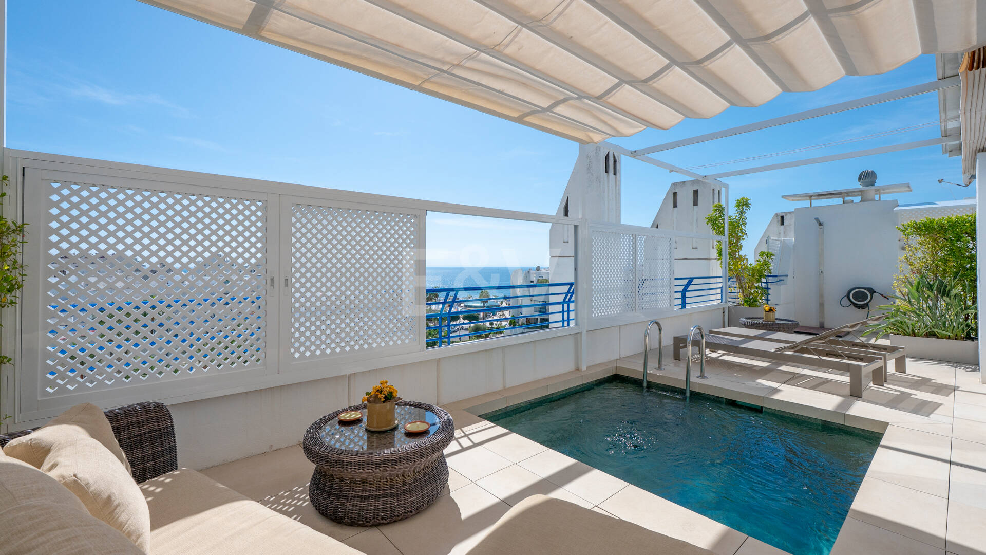 Ático impresionante con piscina en la azotea, a pocos momentos de la playa y del casco antiguo de Marbella