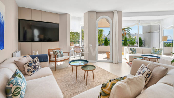 Magnifique penthouse avec piscine sur le toit Moments de la plage et de la vieille ville de Marbella