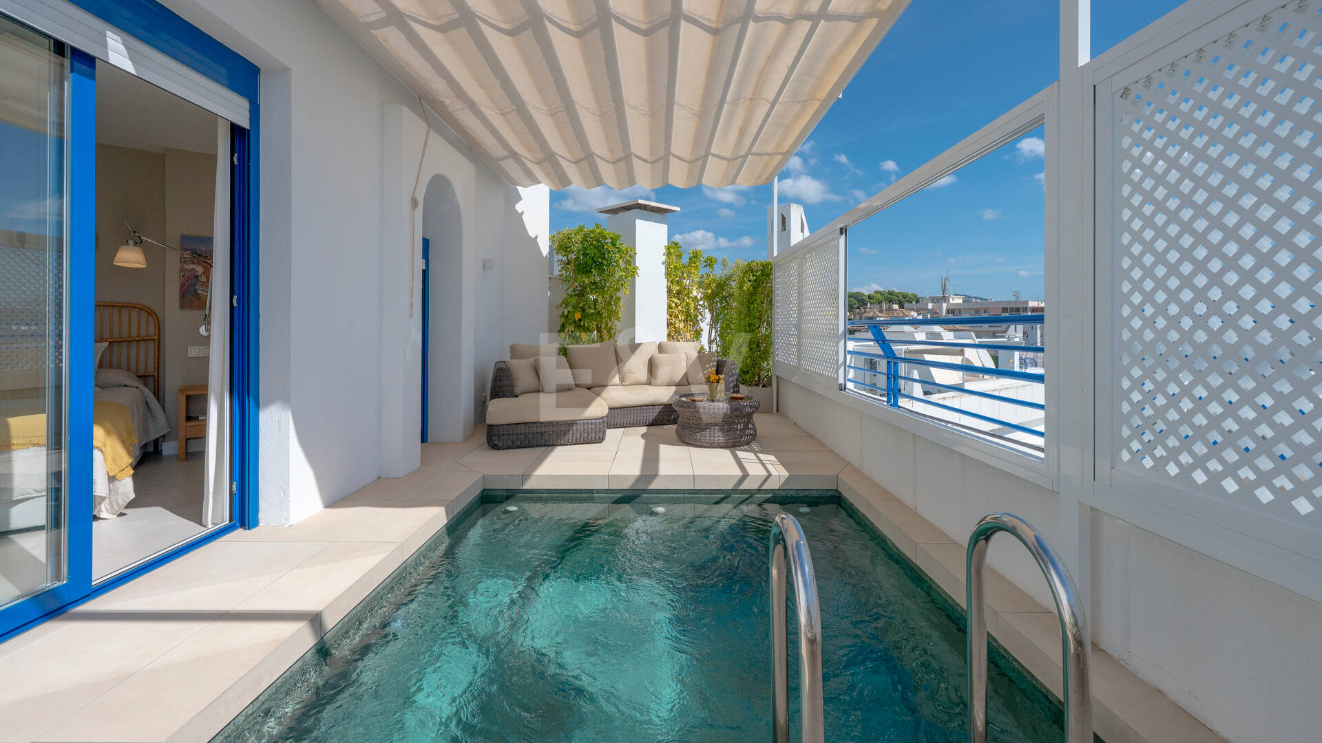 Ático impresionante con piscina en la azotea, a pocos momentos de la playa y del casco antiguo de Marbella