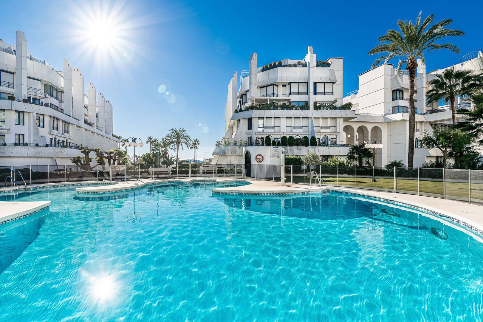 Magnifique penthouse avec piscine sur le toit Moments de la plage et de la vieille ville de Marbella