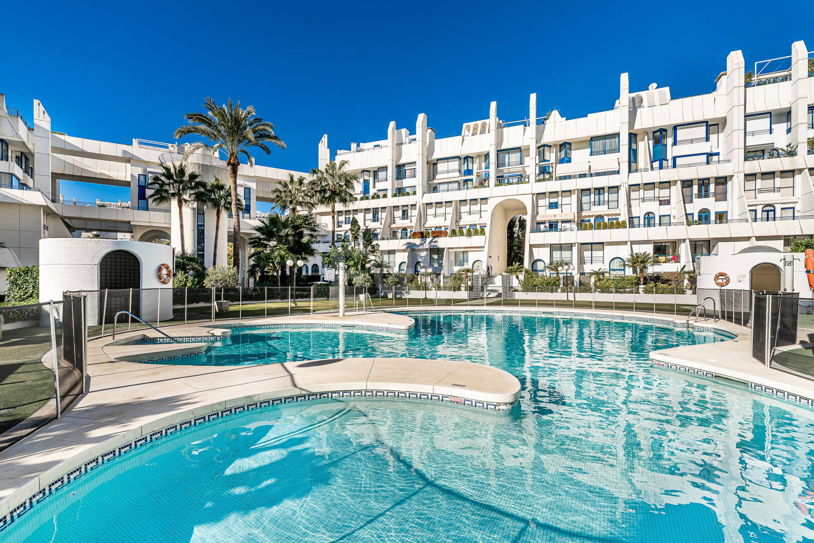 Magnifique penthouse avec piscine sur le toit Moments de la plage et de la vieille ville de Marbella