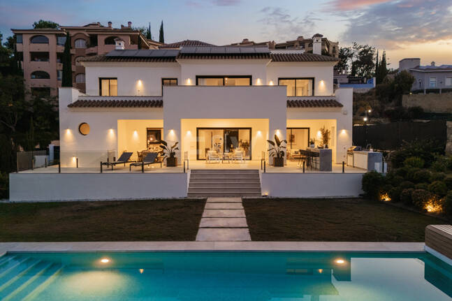 Villa Andrea - Chef-d'œuvre contemporain en première ligne de golf à Santa Maria Golf, Elviria