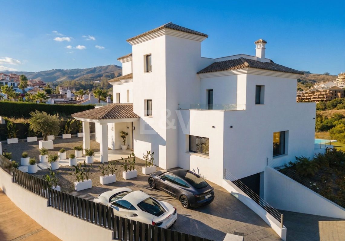 Villa Andrea - Chef-d'œuvre contemporain en première ligne de golf à Santa Maria Golf, Elviria