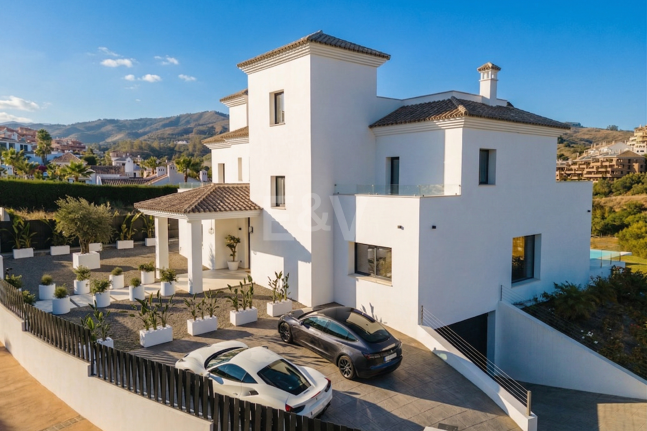 Villa Andrea - Chef-d'œuvre contemporain en première ligne de golf à Santa Maria Golf, Elviria
