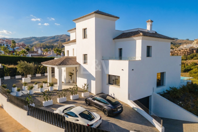 Villa Andrea - Chef-d'œuvre contemporain en première ligne de golf à Santa Maria Golf, Elviria