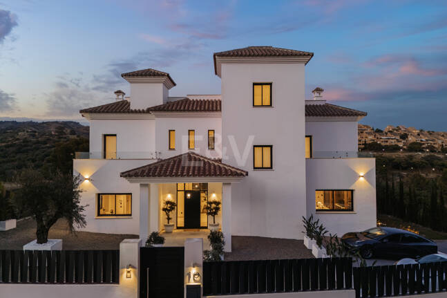 Villa Andrea - Chef-d'œuvre contemporain en première ligne de golf à Santa Maria Golf, Elviria