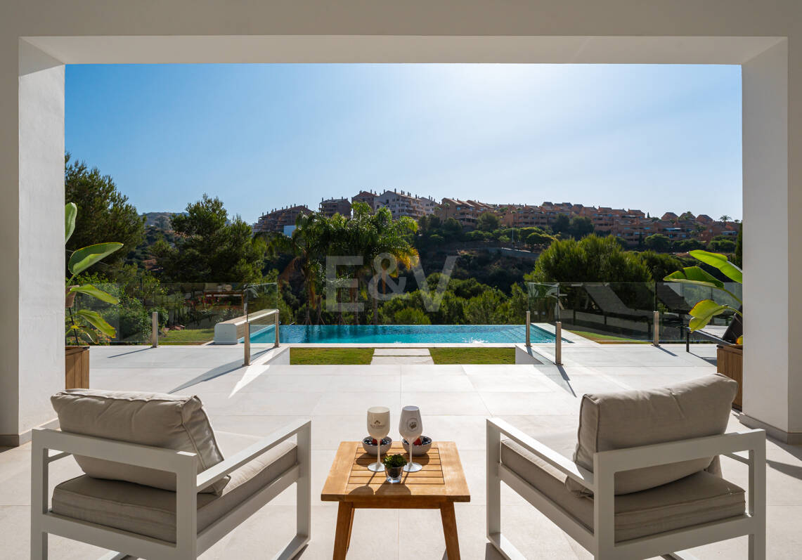 Villa Andrea - Chef-d'œuvre contemporain en première ligne de golf à Santa Maria Golf, Elviria