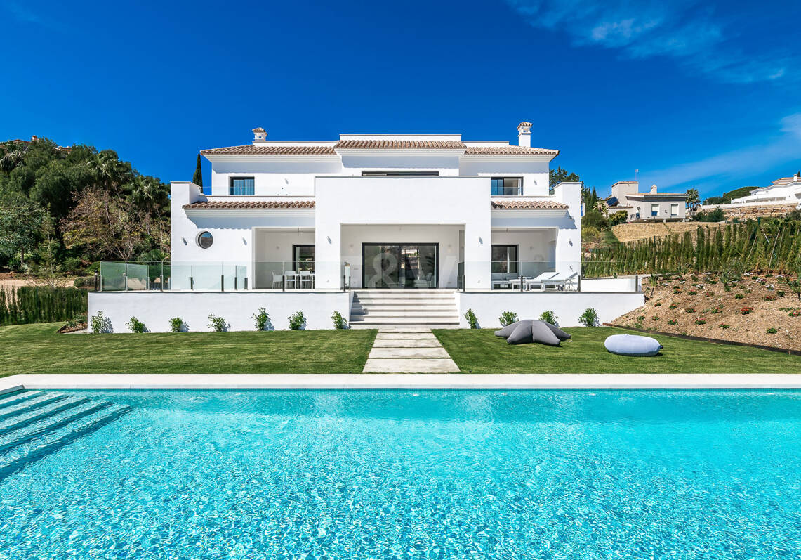 Villa Andrea - Chef-d'œuvre contemporain en première ligne de golf à Santa Maria Golf, Elviria