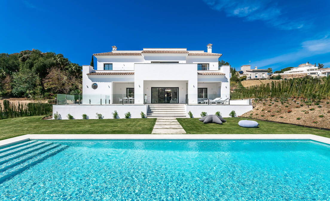Położony w prestiżowej urbanizacji Santa Maria Golf w Elviria- Marbella, Villa Andrea jest niezwykłą rezydencją w pierwszej linii golfa, który...