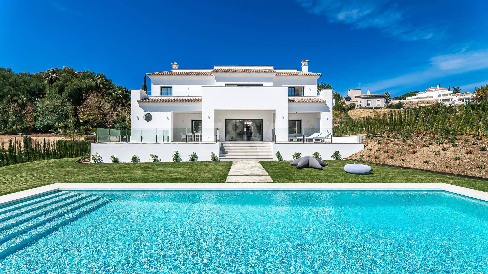 Villa Andrea - Chef-d'œuvre contemporain en première ligne de golf à Santa Maria Golf, Elviria