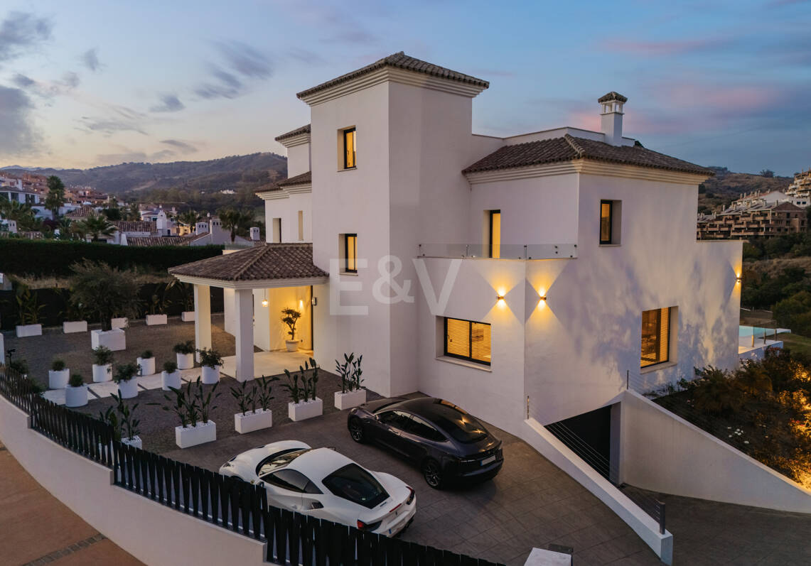 Villa Andrea - Chef-d'œuvre contemporain en première ligne de golf à Santa Maria Golf, Elviria