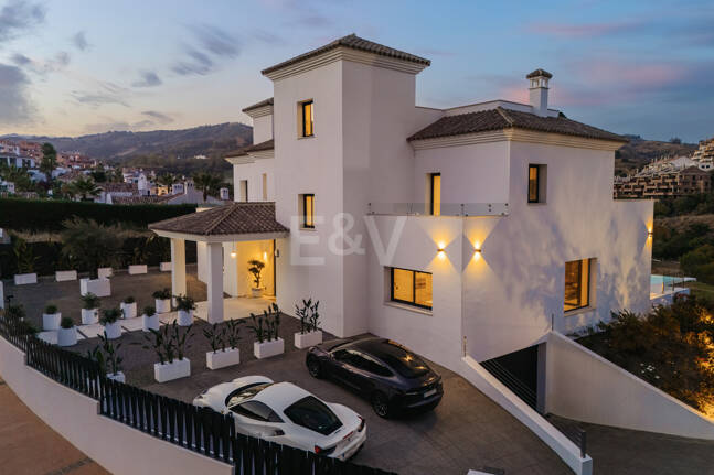 Villa Andrea - Chef-d'œuvre contemporain en première ligne de golf à Santa Maria Golf, Elviria