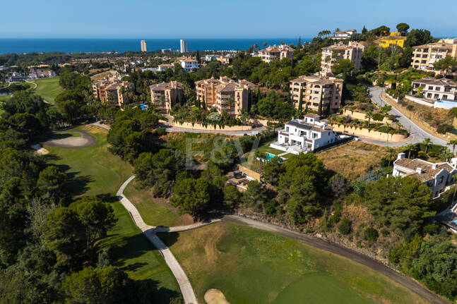 Villa Andrea - Chef-d'œuvre contemporain en première ligne de golf à Santa Maria Golf, Elviria