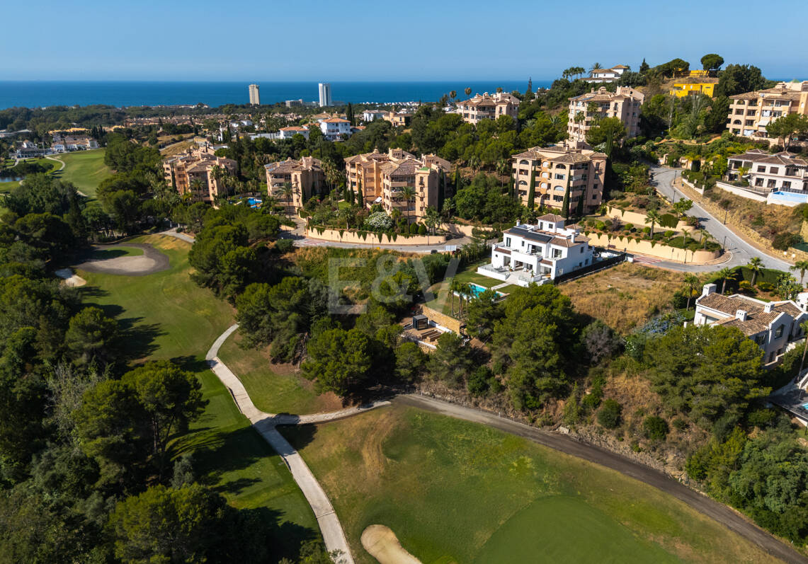 Villa Andrea - Chef-d'œuvre contemporain en première ligne de golf à Santa Maria Golf, Elviria