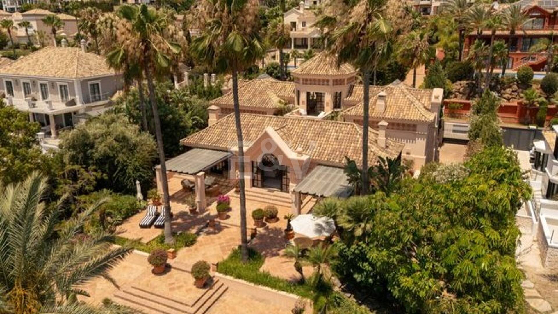 Lujo atemporal en Sierra Blanca: un santuario arquitectónico con vistas al océano