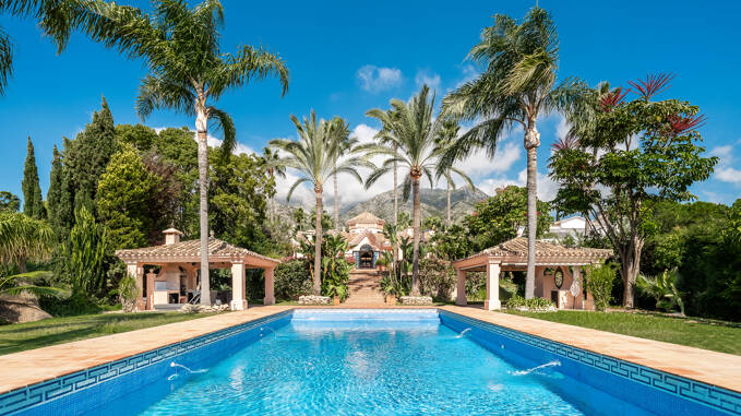 Classic Medelhavet Estate i Sierra Blanca med oavbruten havsutsikt & Infinity Pool