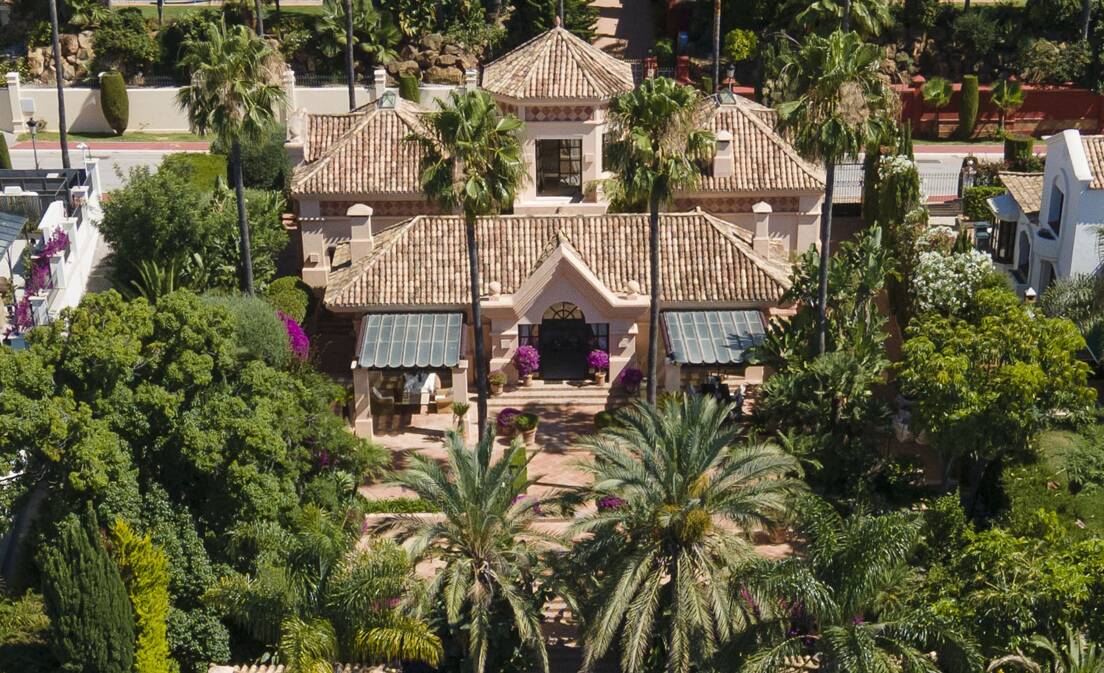 Descubra la máxima expresión de la vida sofisticada en la dirección residencial más prestigiosa de Marbella. Ubicada al pie de...