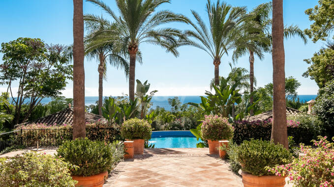 Classic Medelhavet Estate i Sierra Blanca med oavbruten havsutsikt & Infinity Pool