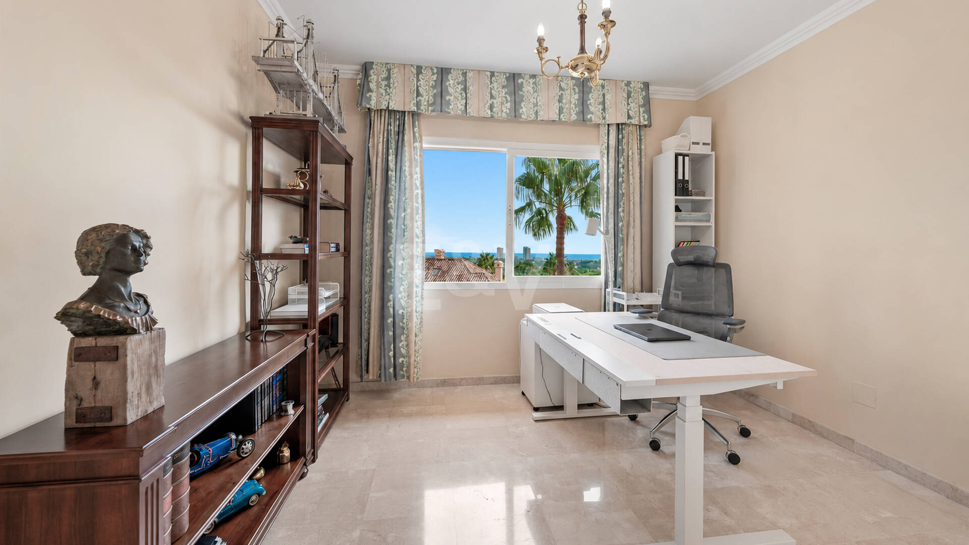 Spacieux appartement de 3 chambres avec vue sur la mer Méditerranée à Elviria Hills