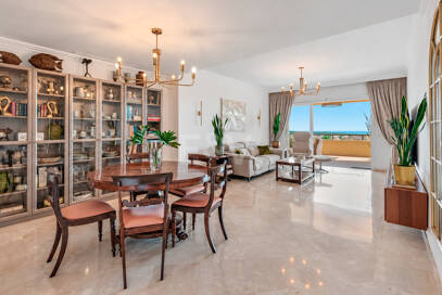 Spacieux appartement de 3 chambres avec vue sur la mer Méditerranée à Elviria Hills
