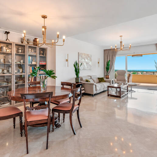 Spacieux appartement de 3 chambres avec vue sur la mer Méditerranée à Elviria Hills