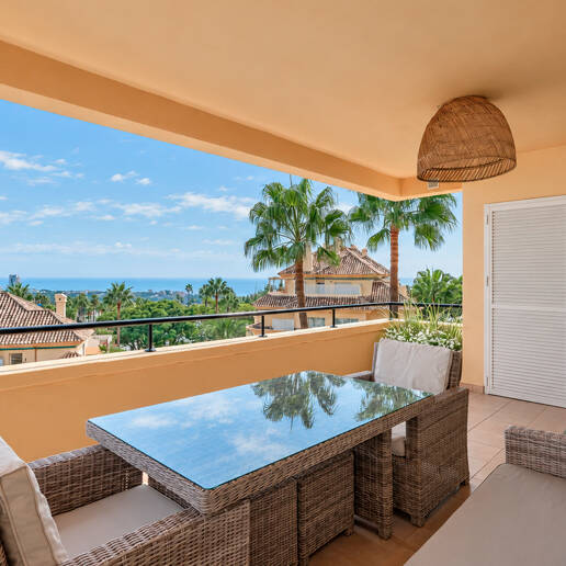 Spacieux appartement de 3 chambres avec vue sur la mer Méditerranée à Elviria Hills
