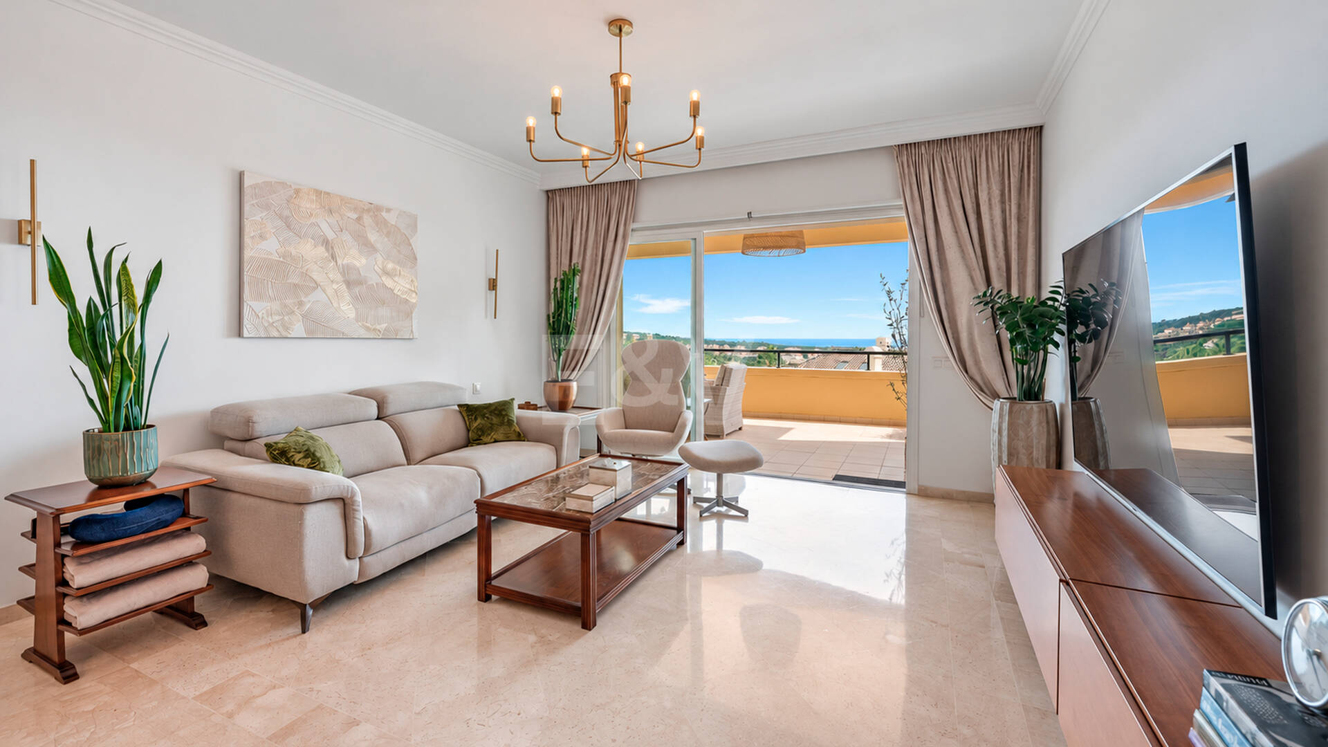 Spacieux appartement de 3 chambres avec vue sur la mer Méditerranée à Elviria Hills