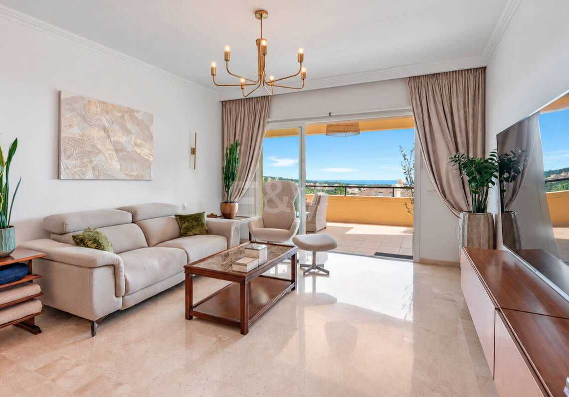 Spacieux appartement de 3 chambres avec vue sur la mer Méditerranée à Elviria Hills