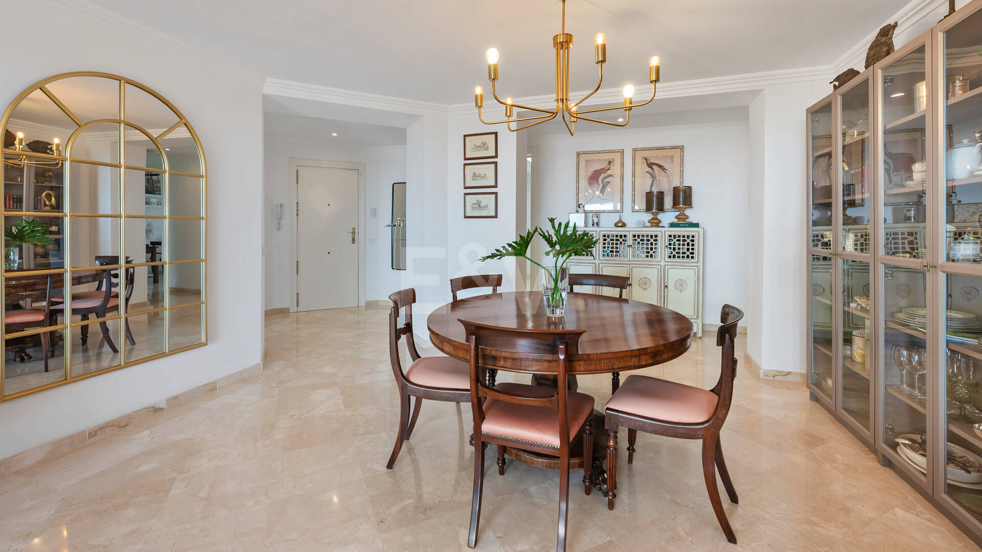 Spacieux appartement de 3 chambres avec vue sur la mer Méditerranée à Elviria Hills