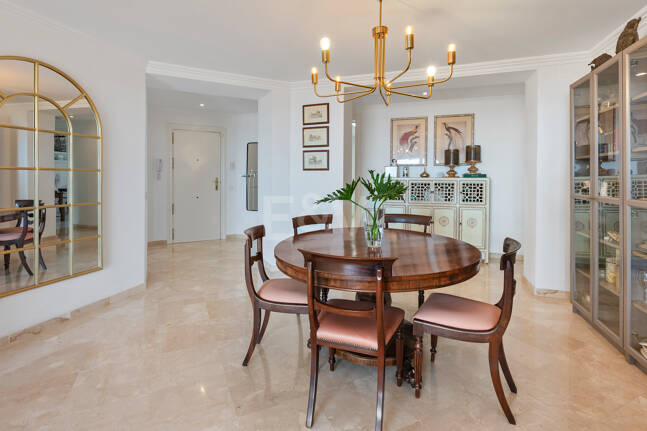 Spacieux appartement de 3 chambres avec vue sur la mer Méditerranée à Elviria Hills