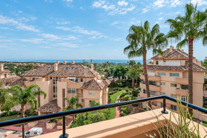 Spacieux appartement de 3 chambres avec vue sur la mer Méditerranée à Elviria Hills