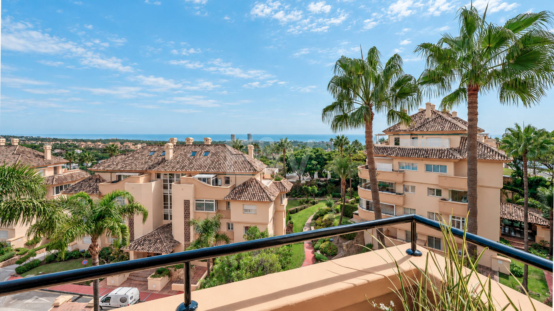 Spacieux appartement de 3 chambres avec vue sur la mer Méditerranée à Elviria Hills