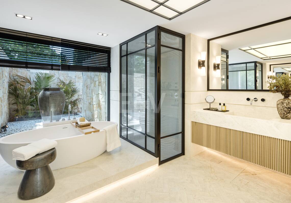 Villa de lujo en primera línea de golf con spa privado y zonas de entretenimiento