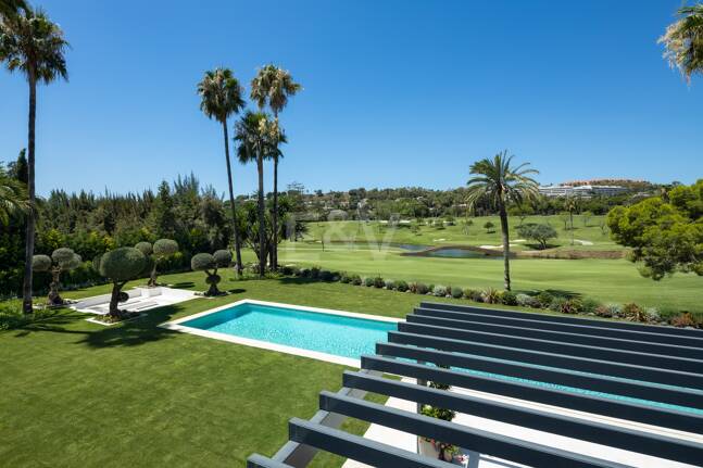 Villa de lujo en primera línea de golf con spa privado y zonas de entretenimiento